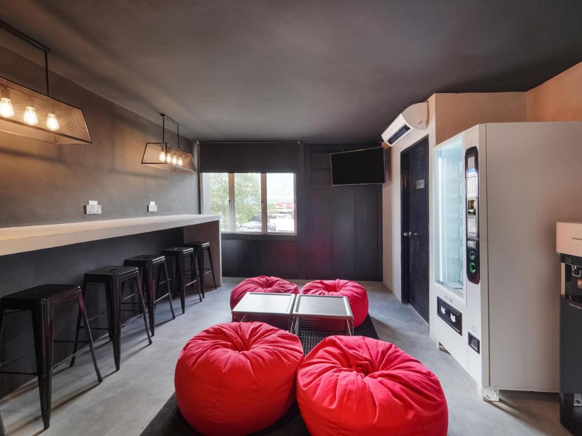Oyo 89635 Modular Langkawi Capsule Hotel Padang Mat Sirat Ngoại thất bức ảnh
