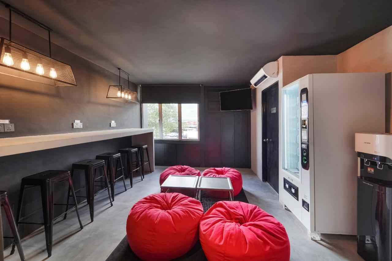 Oyo 89635 Modular Langkawi Capsule Hotel Padang Mat Sirat Ngoại thất bức ảnh